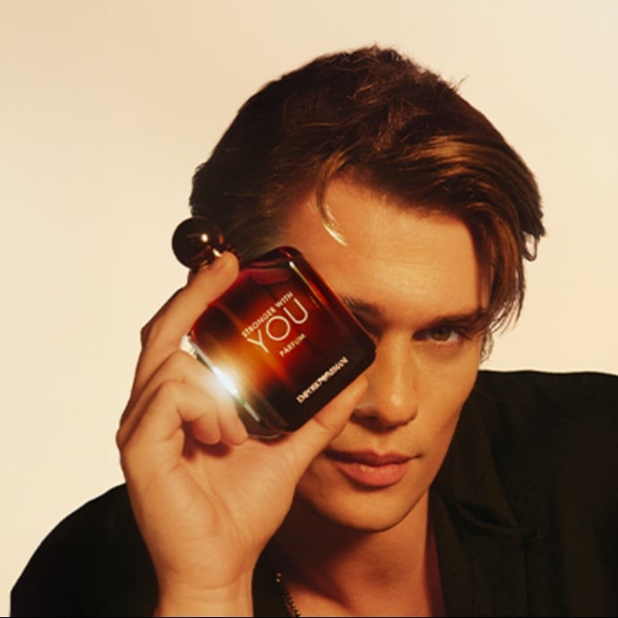 Image of a model with parfum